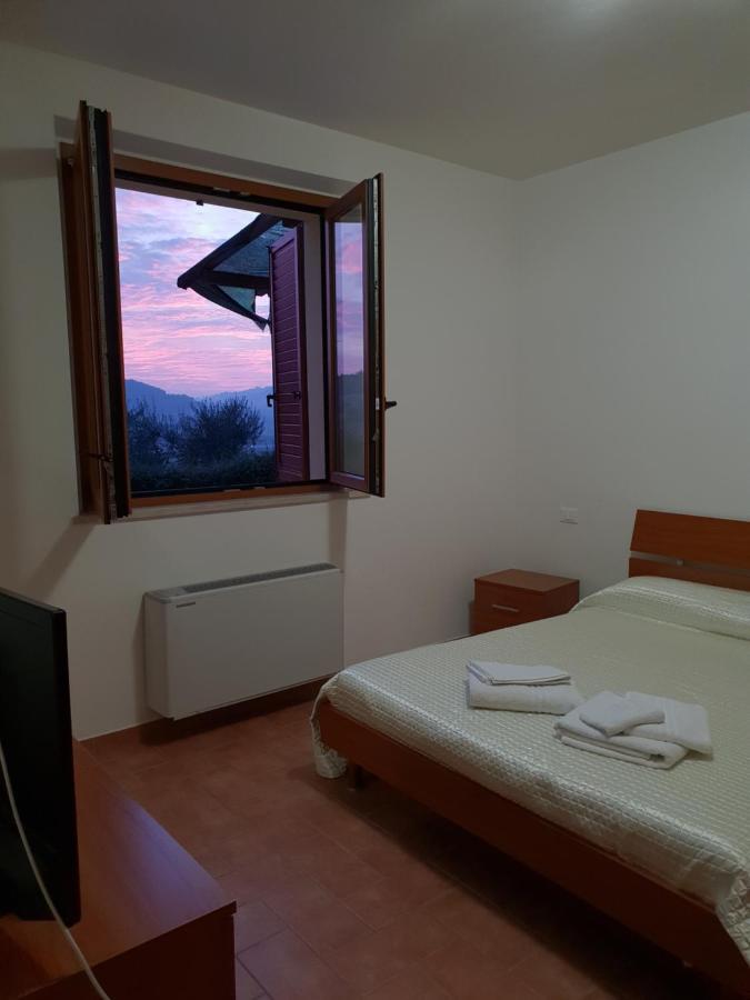 Agriturismo Vallelunga อังโกนา ภายนอก รูปภาพ